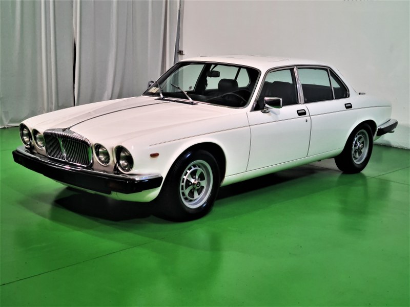 Jaguar XJ12 5.3 DOUBLE SIX DAILMER