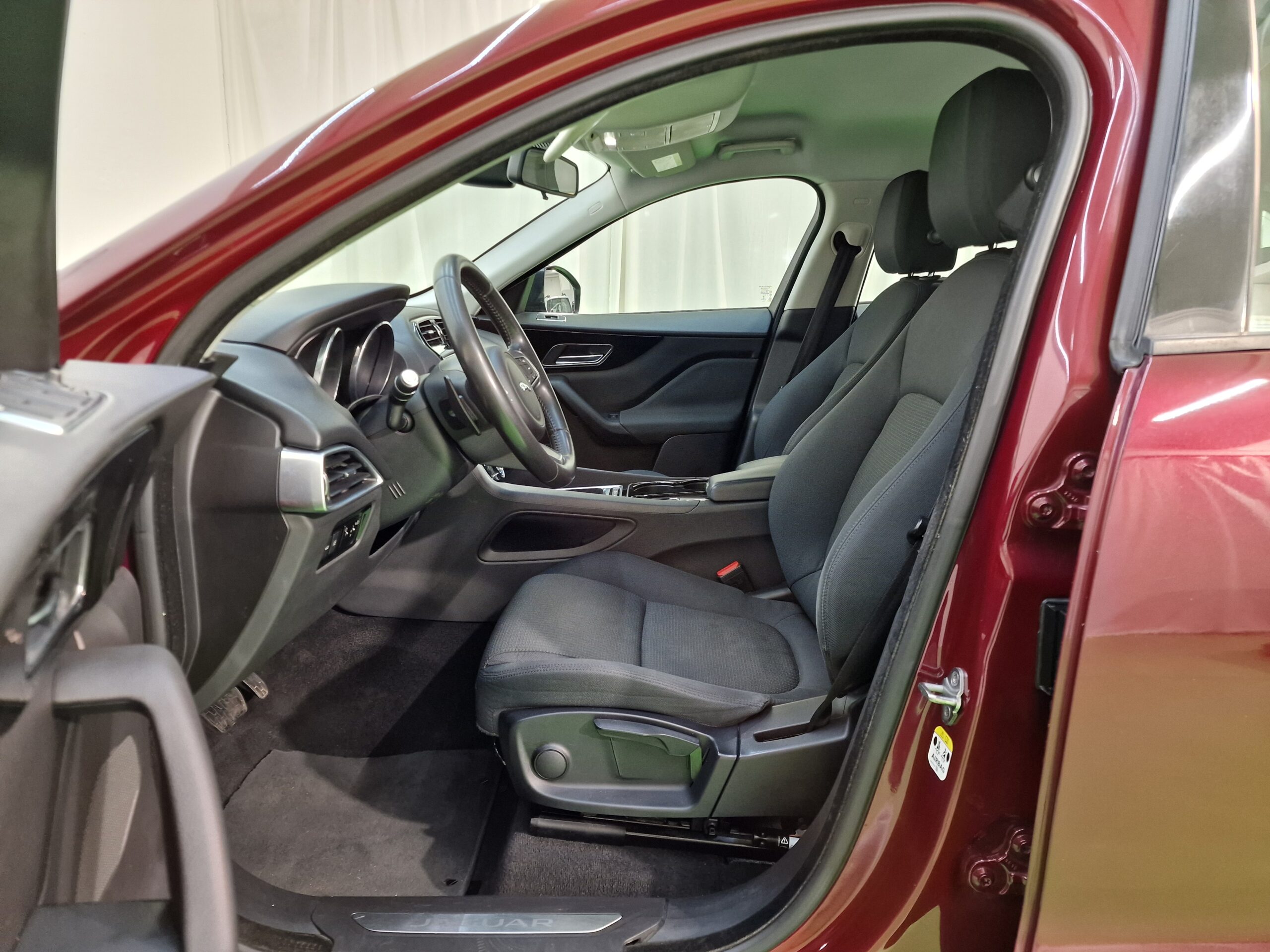 Jaguar F-Pace F-Pace 2.0d Pure awd 180cv auto