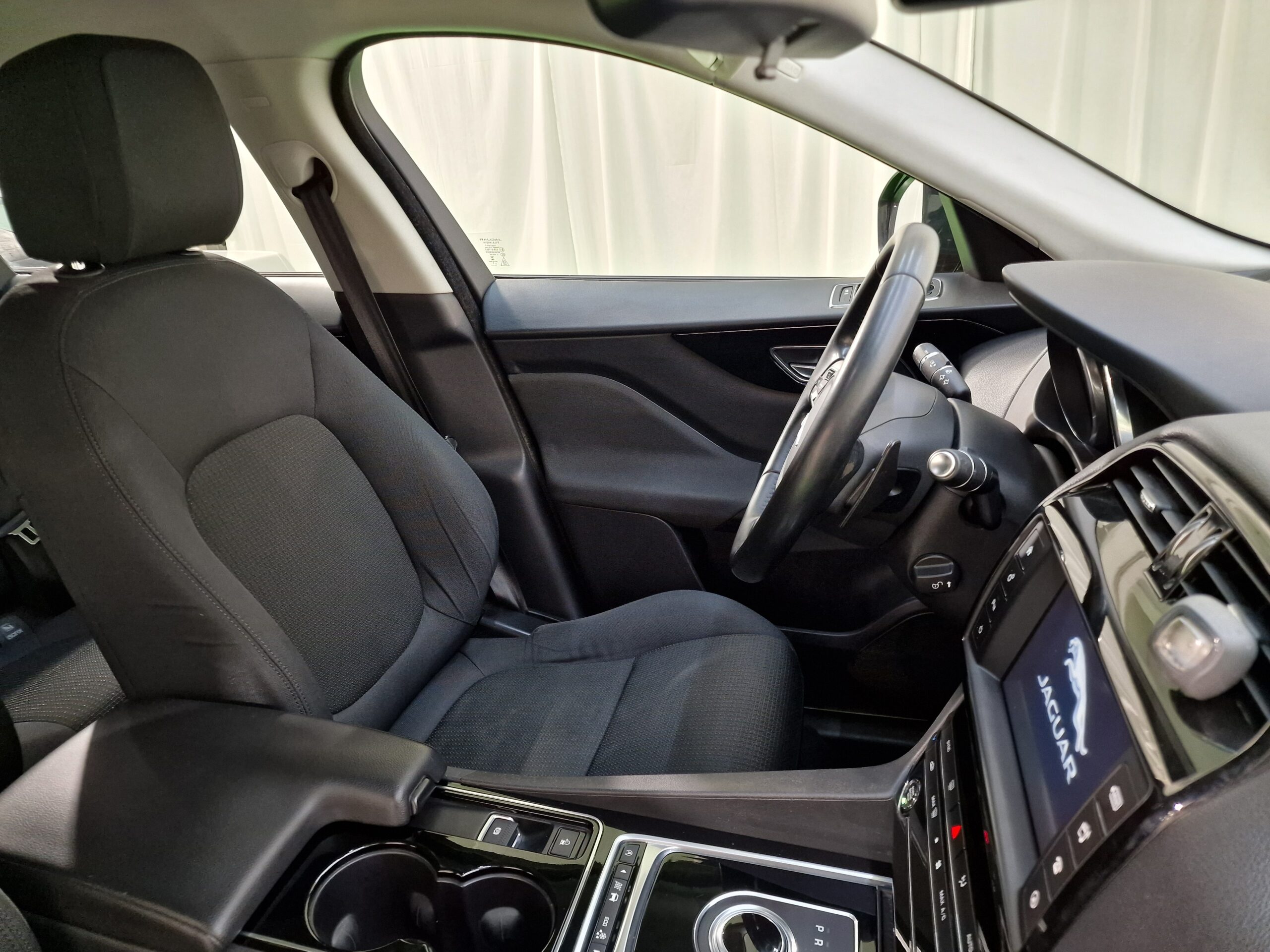 Jaguar F-Pace F-Pace 2.0d Pure awd 180cv auto