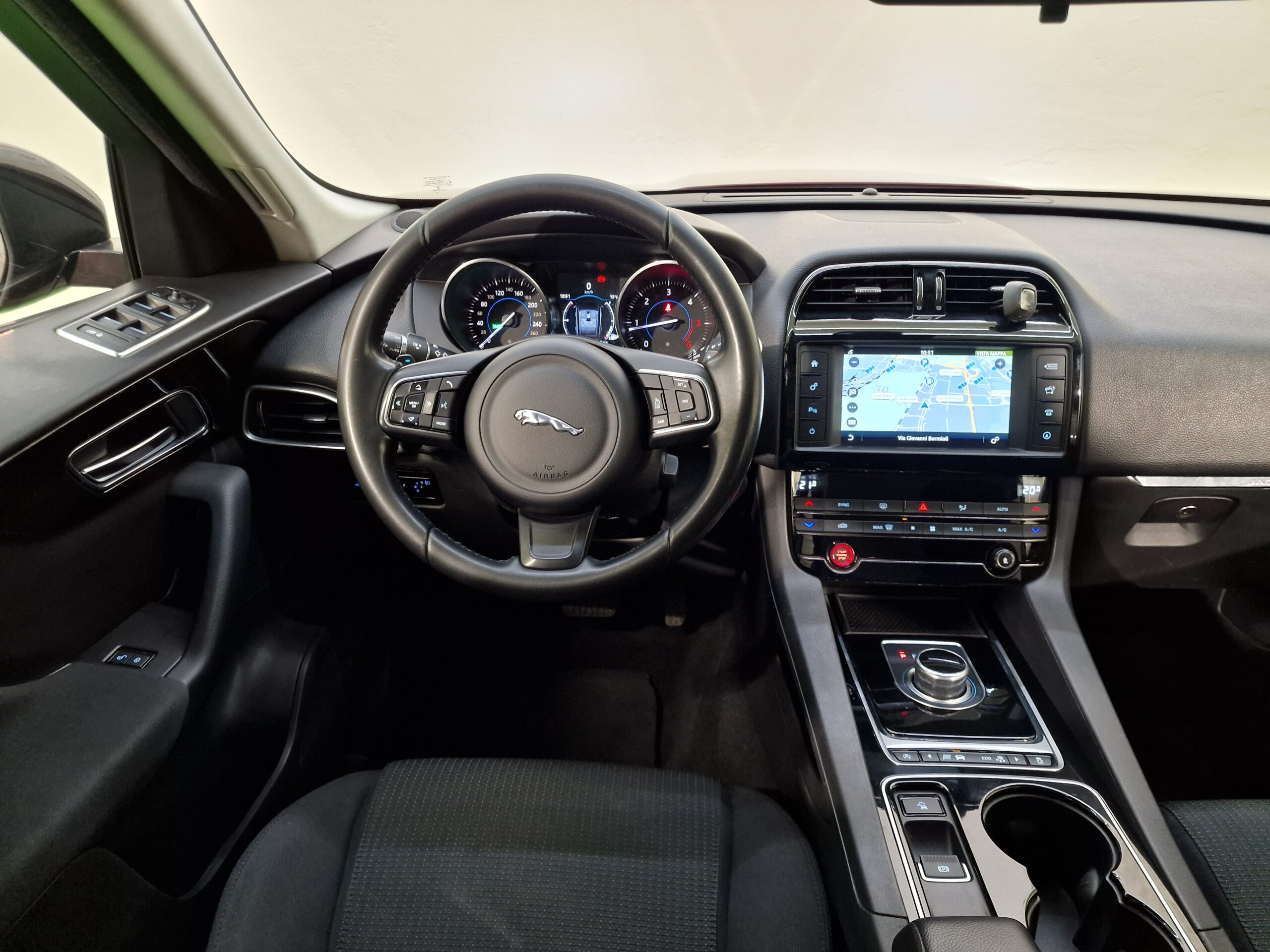 Jaguar F-Pace F-Pace 2.0d Pure awd 180cv auto