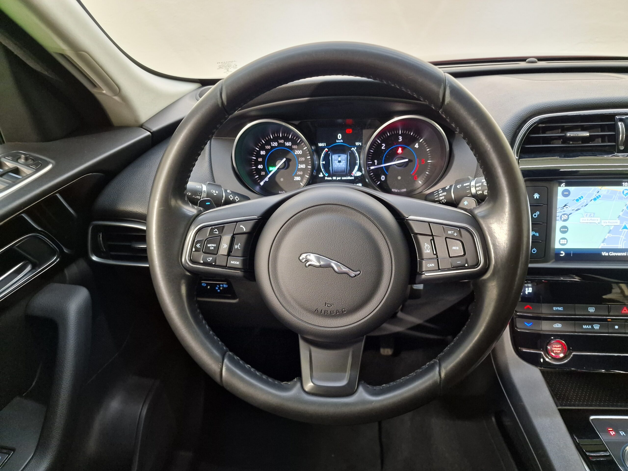 Jaguar F-Pace F-Pace 2.0d Pure awd 180cv auto