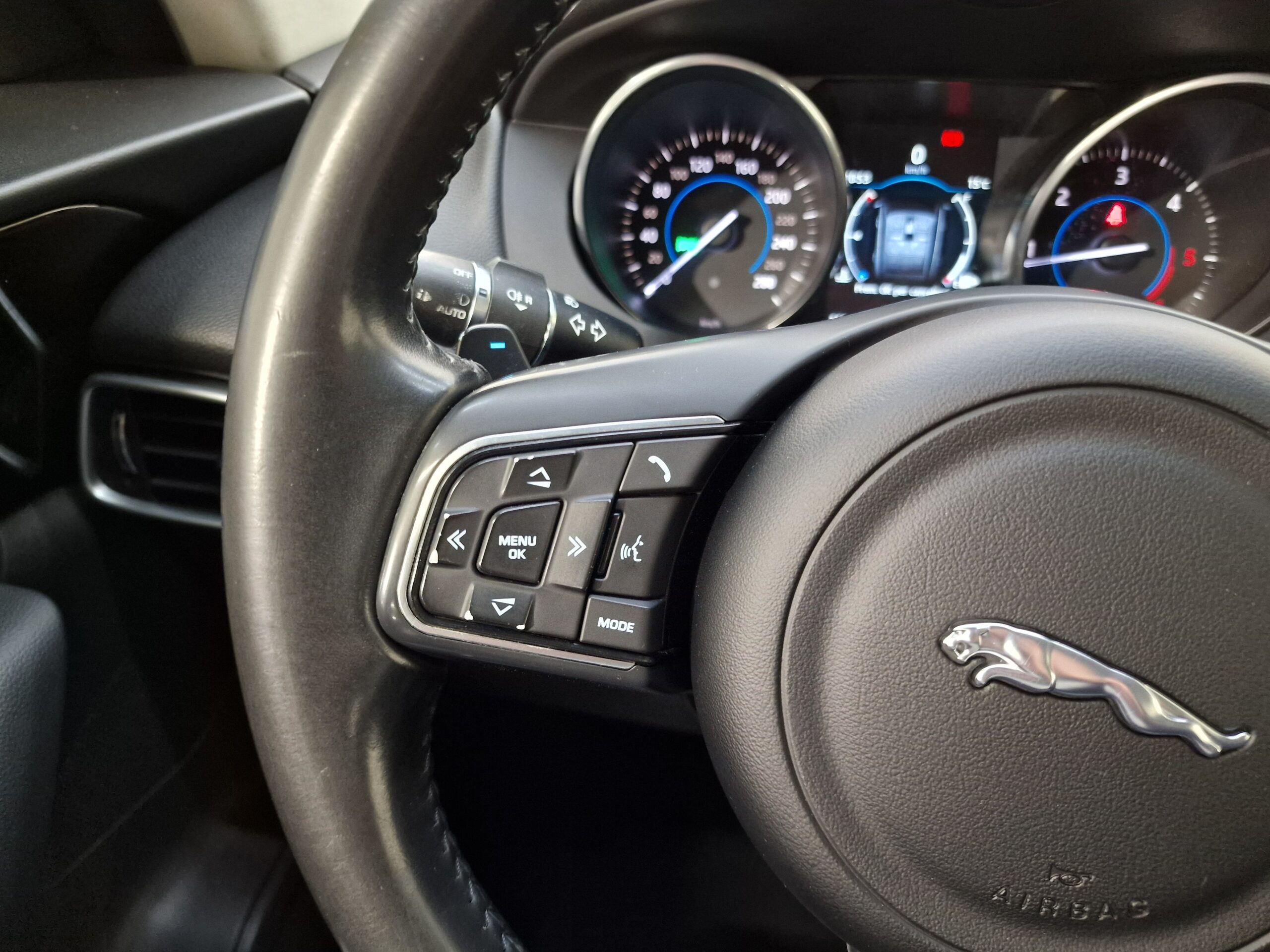 Jaguar F-Pace F-Pace 2.0d Pure awd 180cv auto