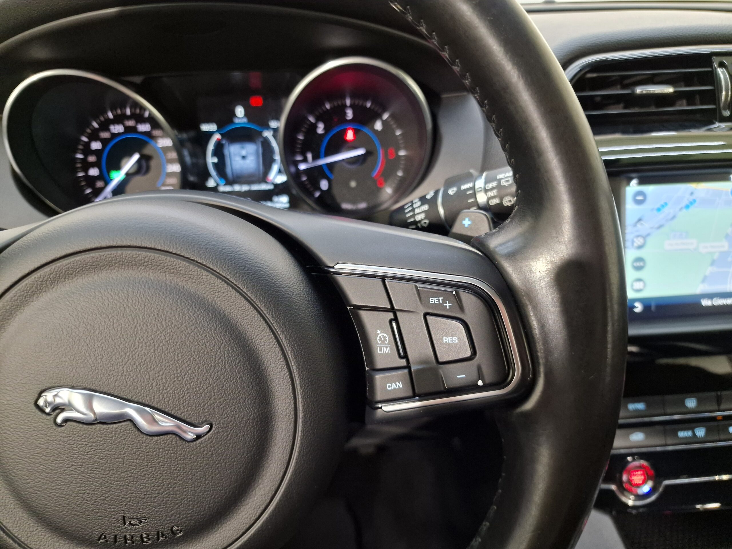 Jaguar F-Pace F-Pace 2.0d Pure awd 180cv auto