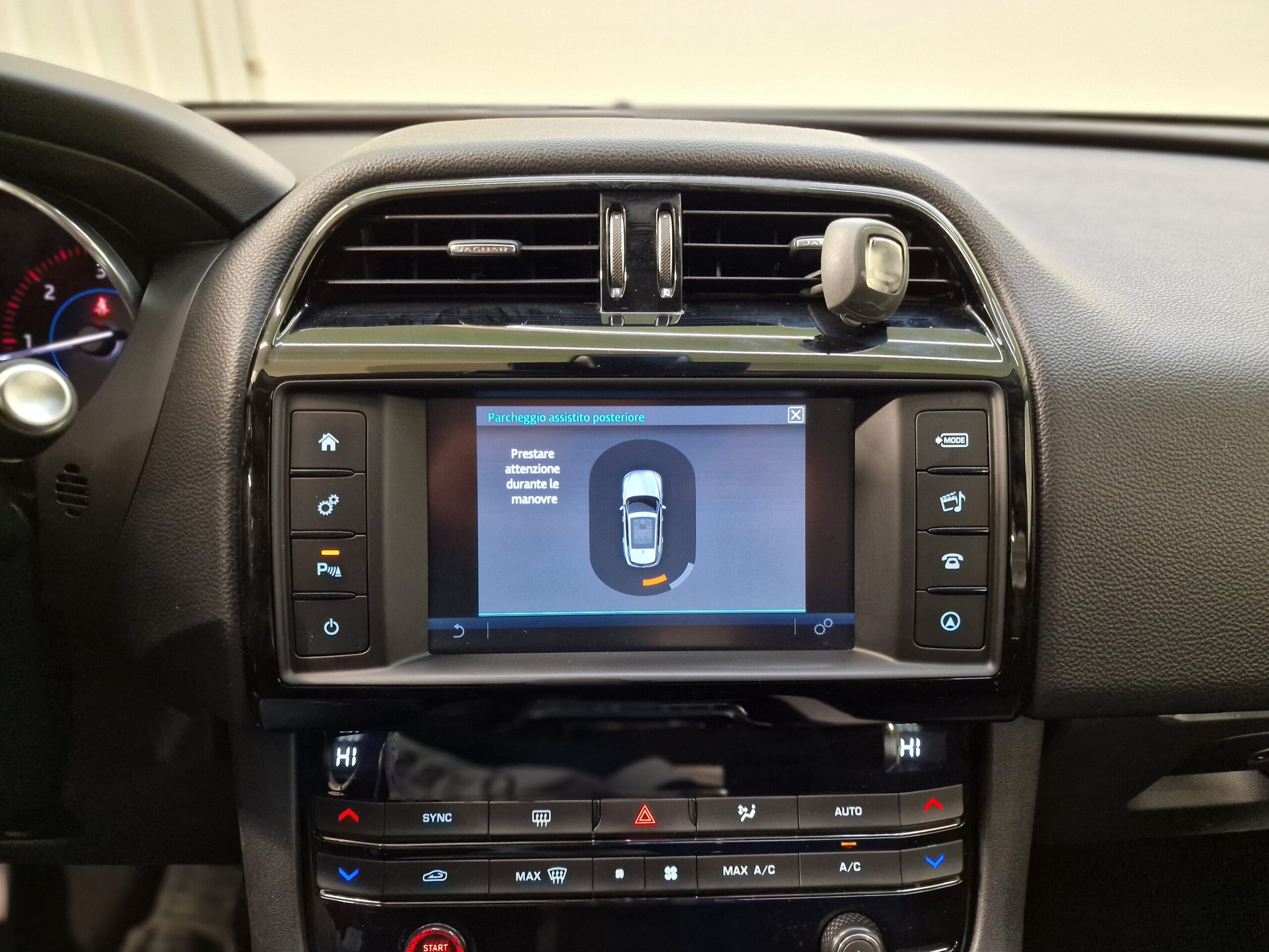 Jaguar F-Pace F-Pace 2.0d Pure awd 180cv auto