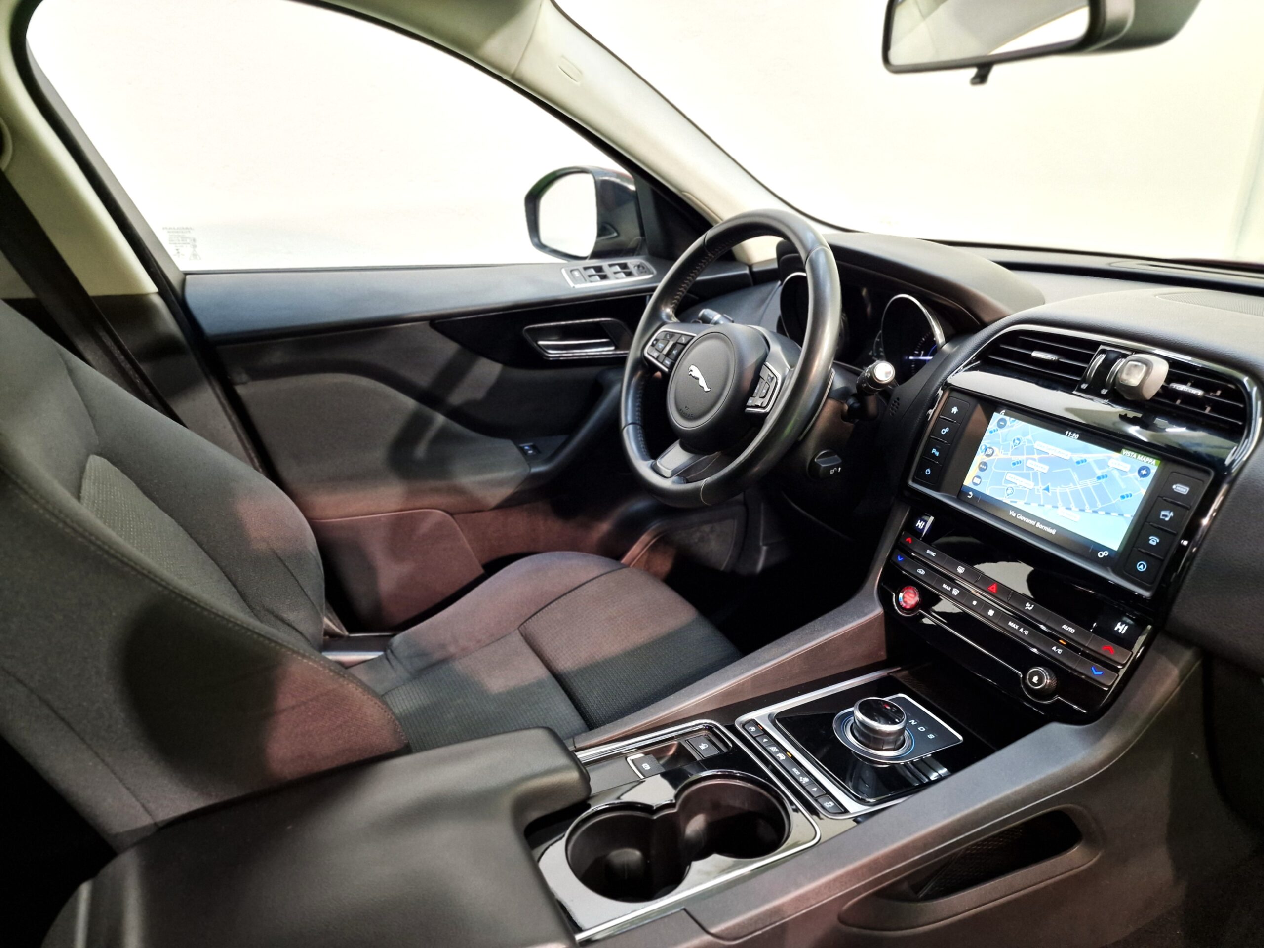 Jaguar F-Pace F-Pace 2.0d Pure awd 180cv auto