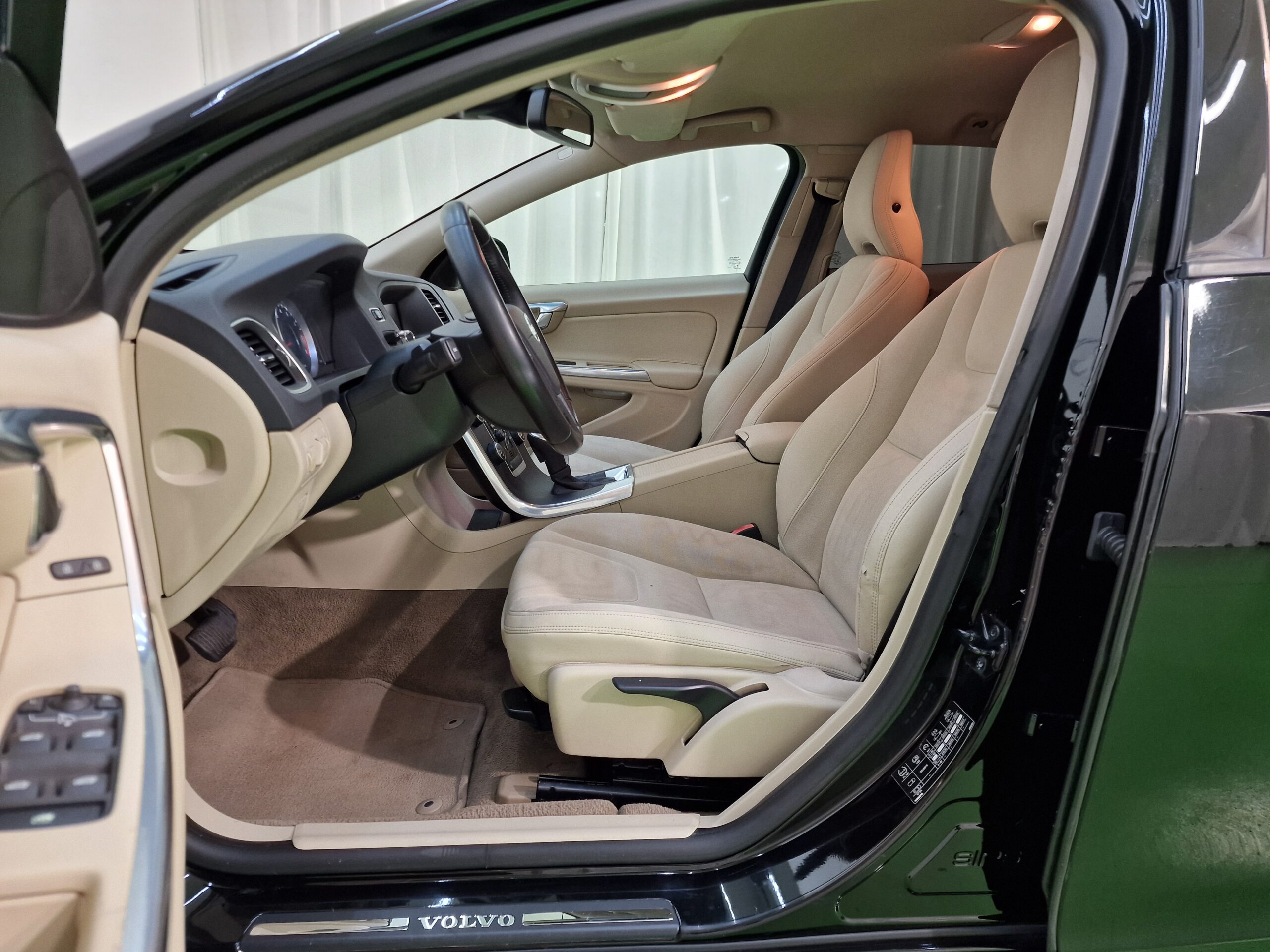 Volvo V60 V60 1.6 t3 Kinetic powershift