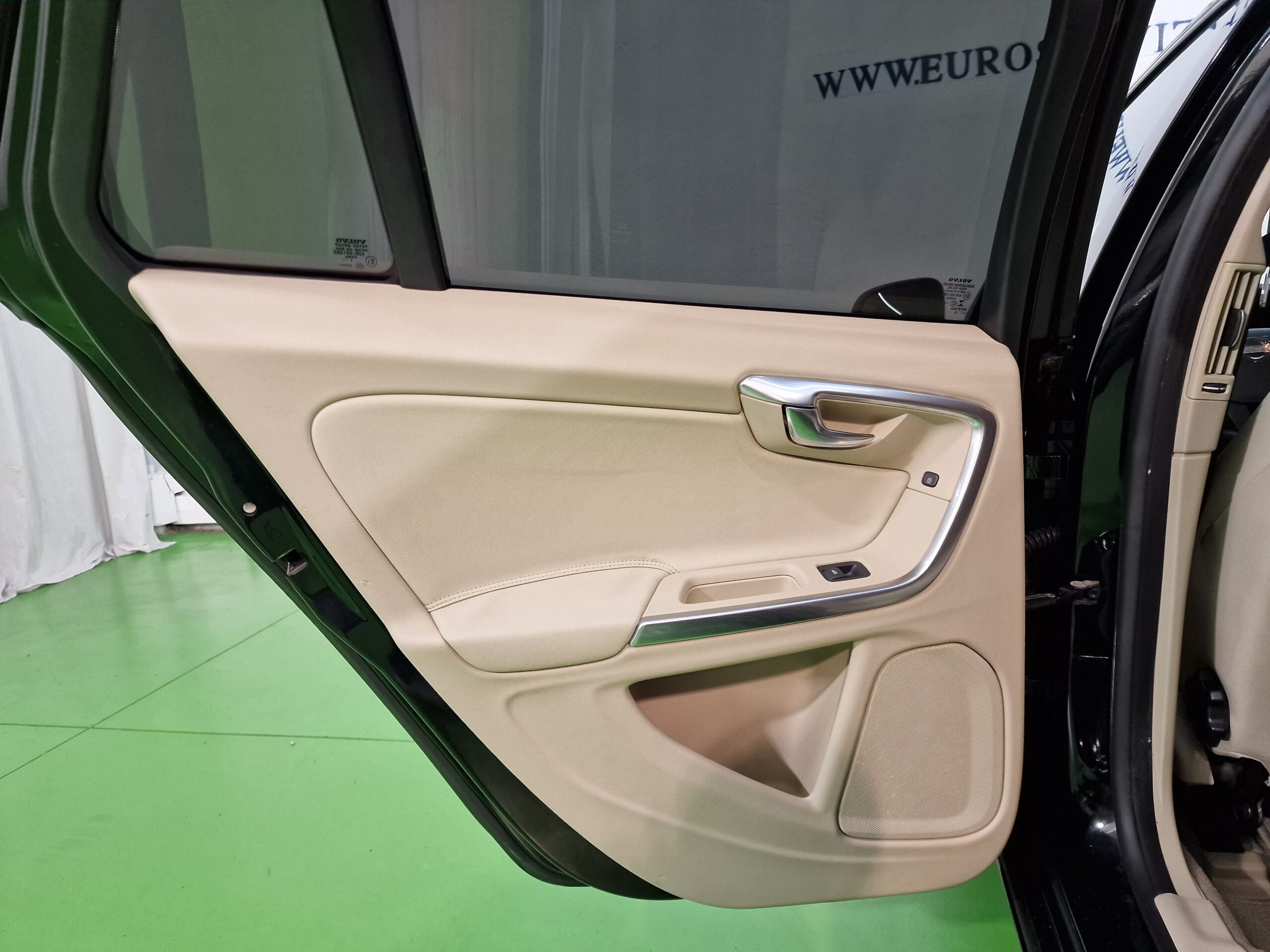 Volvo V60 V60 1.6 t3 Kinetic powershift