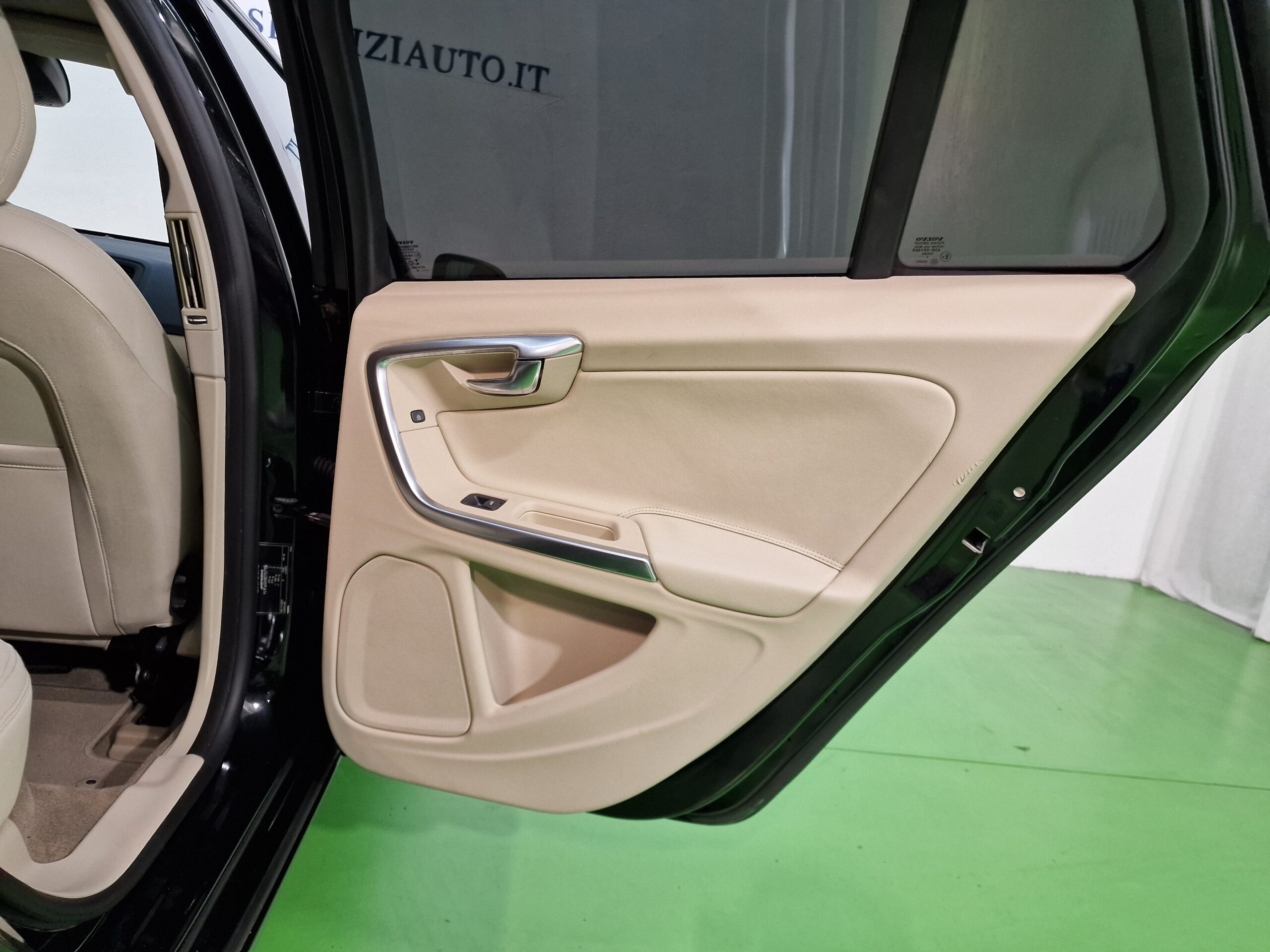 Volvo V60 V60 1.6 t3 Kinetic powershift