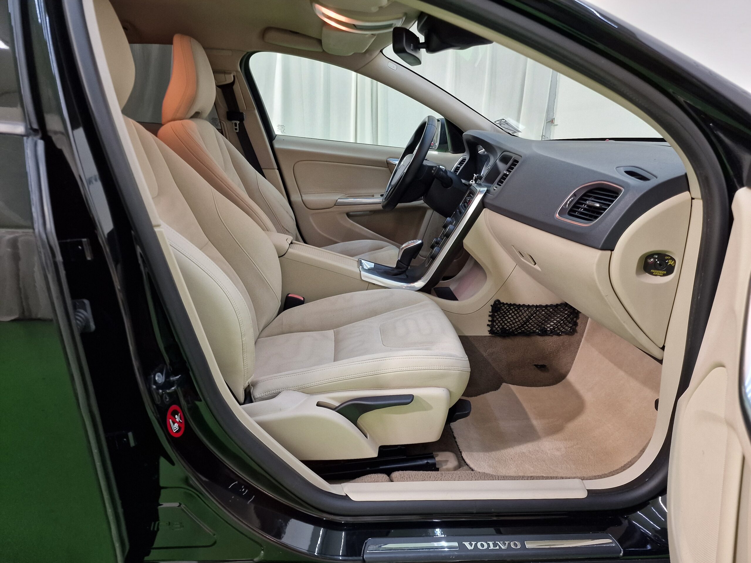 Volvo V60 V60 1.6 t3 Kinetic powershift