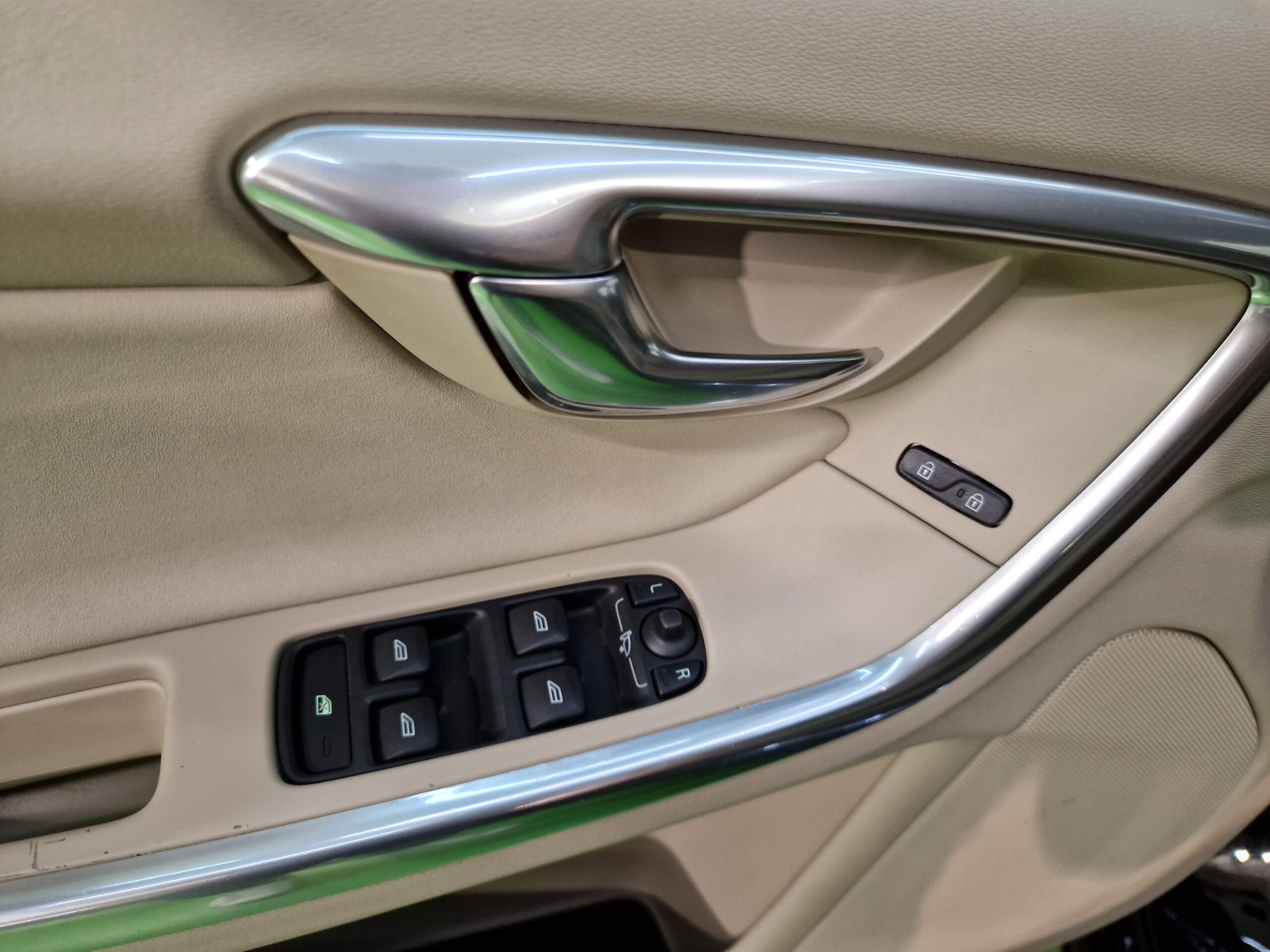 Volvo V60 V60 1.6 t3 Kinetic powershift
