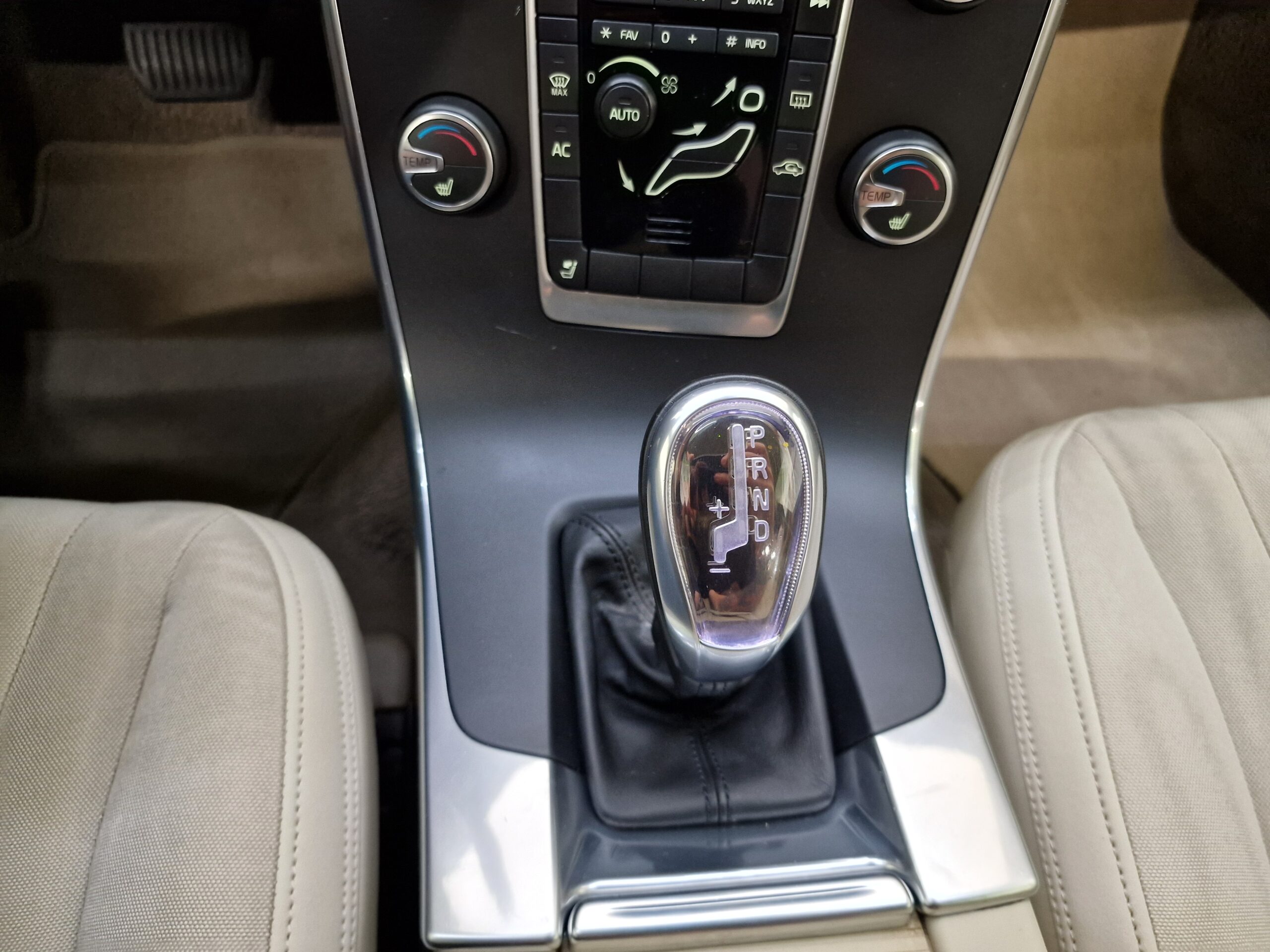 Volvo V60 V60 1.6 t3 Kinetic powershift