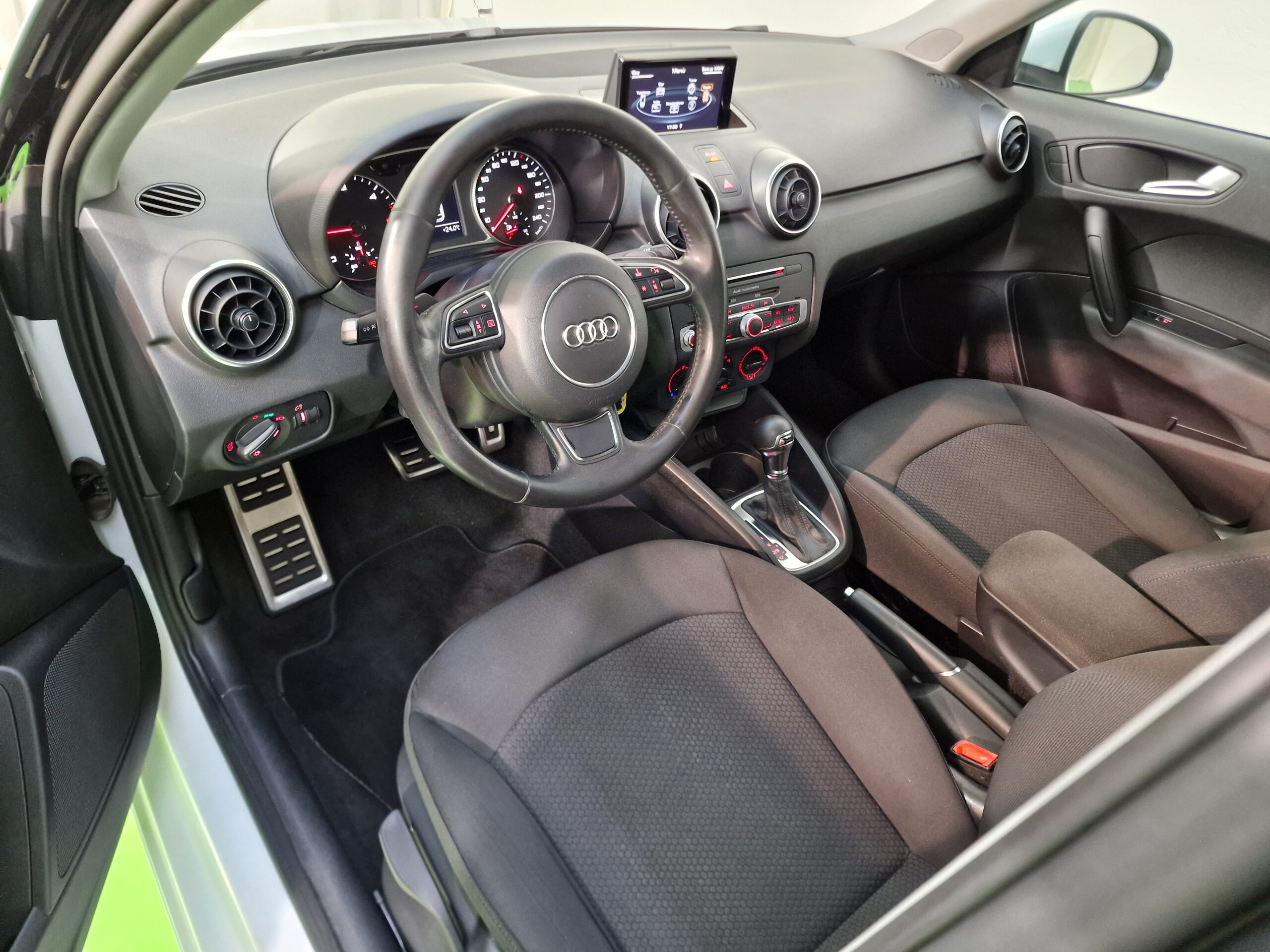Audi A1 A1 Sportback 1.6 tdi Metal s-tronic